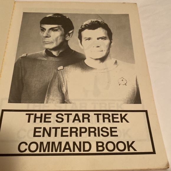 Star Trek Enterprise Command Book - Picture 3 of 14